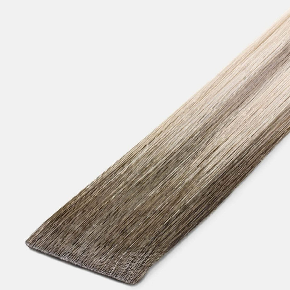 Detalle de la cinta adhesiva ultrafina de las extensiones de pelo natural