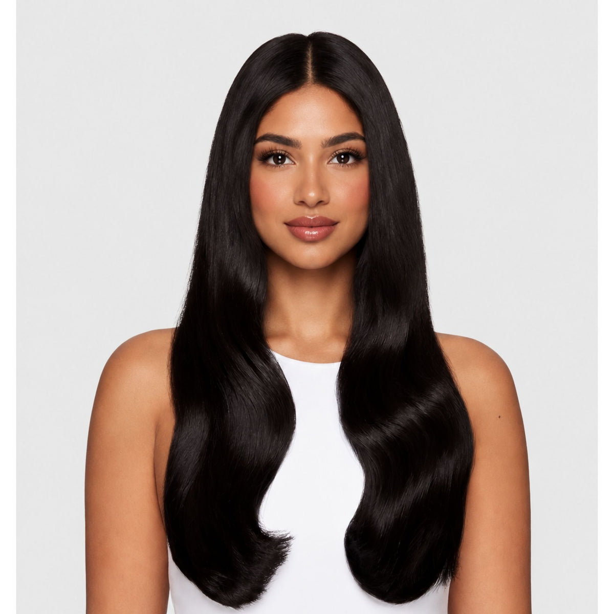 Cortinas de extensiones adhesivas de pelo natural negro ondulado sobre fondo blanco
