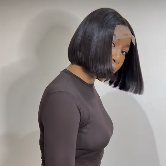 <img src="ruta-de-tu-imagen.jpg" 
     alt="Mujer morena con Peluca bob negra 20 cm con cabello natural, estilo sofisticado y versátil" 
     title="Peluca negra bob de 25 cm – Cabello natural para un look moderno">