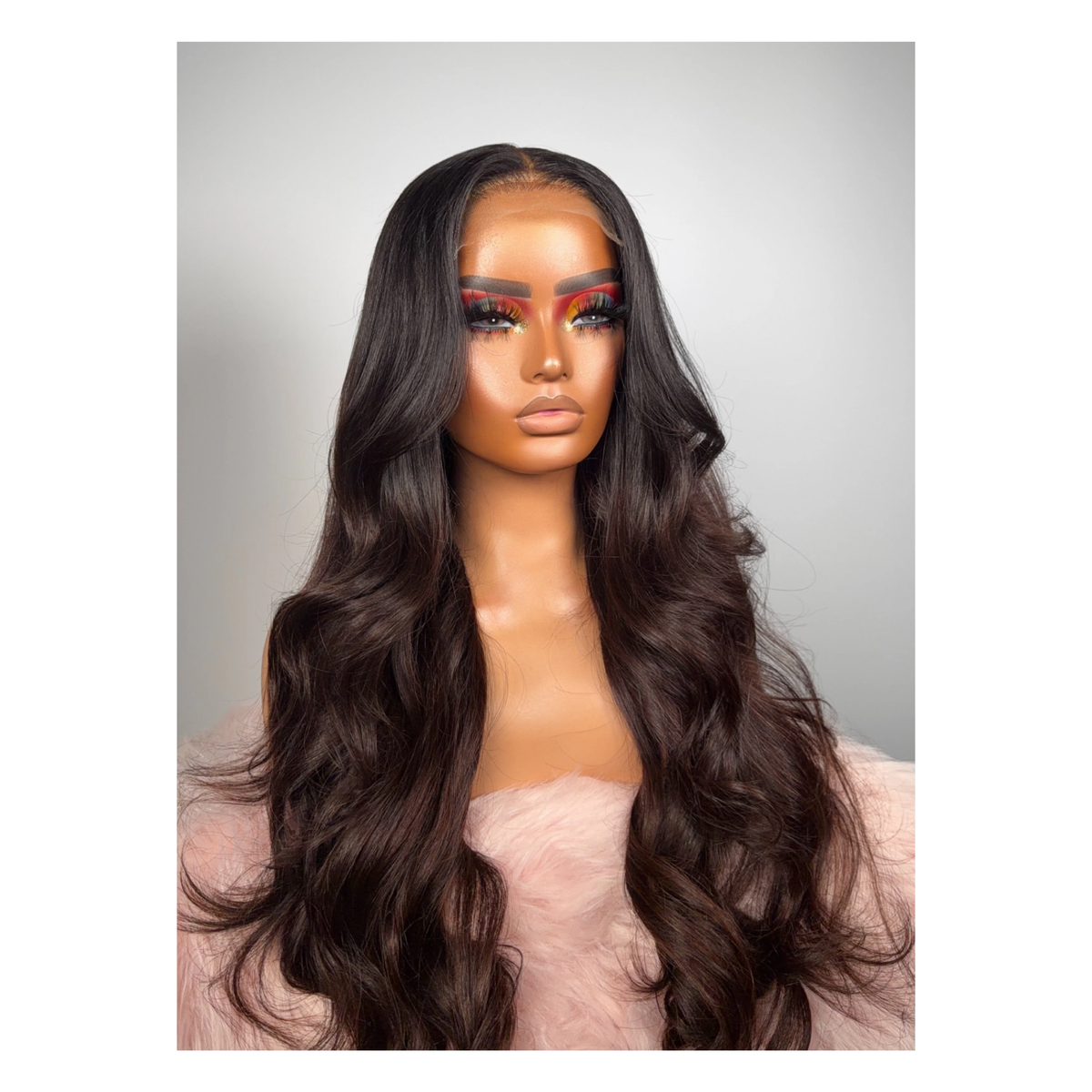 Peluca ZURICH pelo natural ondulado largo con raya al centro, cabello degradado castaño oscuro