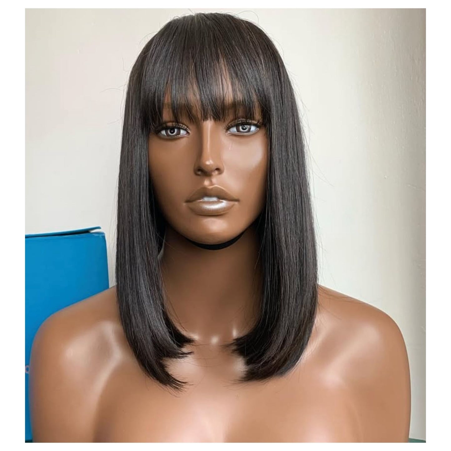 Peluca bob negra de pelo natural con flequillo, estilo moderno y elegante, glueless y cómoda, look sofisticado y natural.
