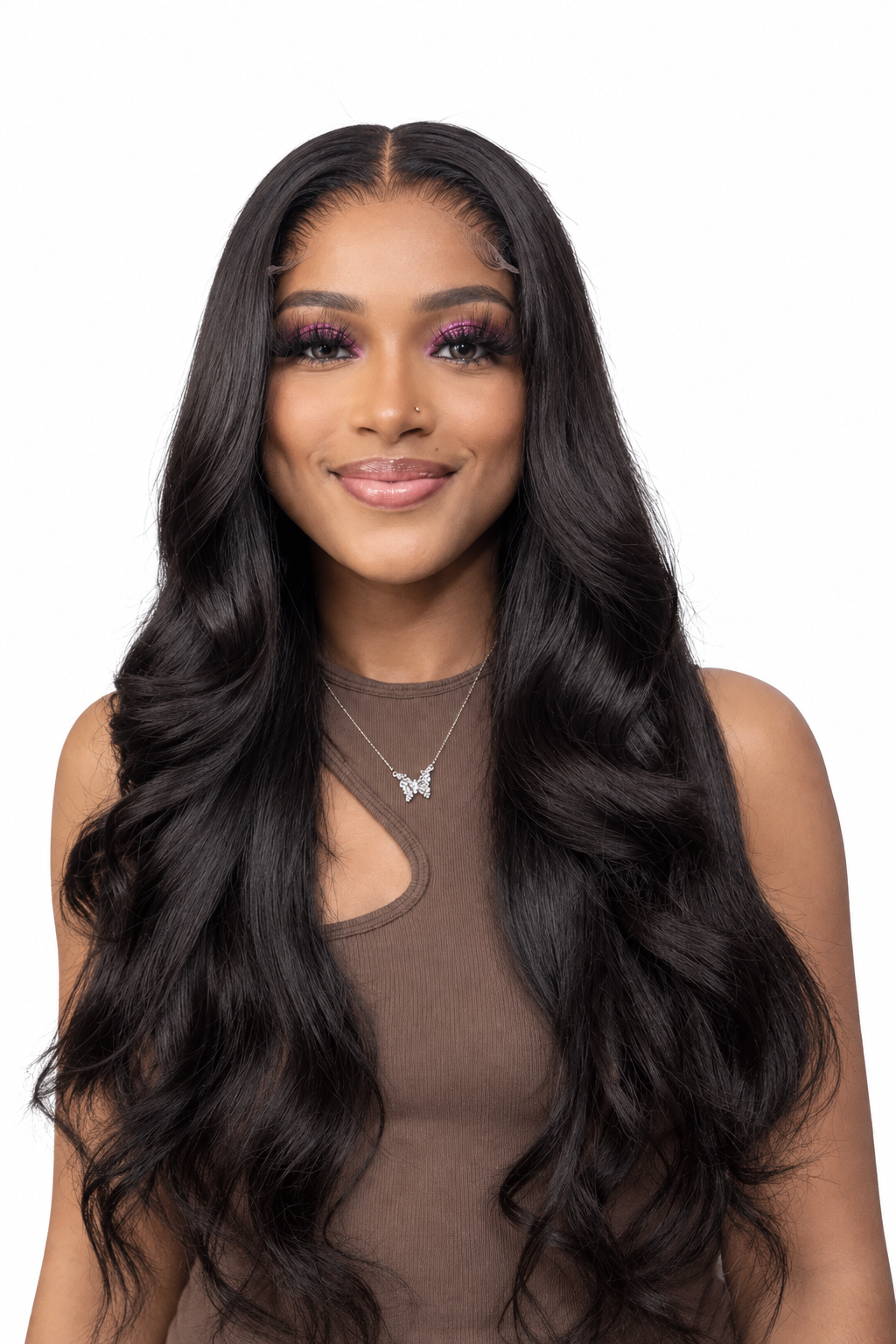 Nina con peluca negra extralarga de ondas sueltas y lace frontal, fondo blanco