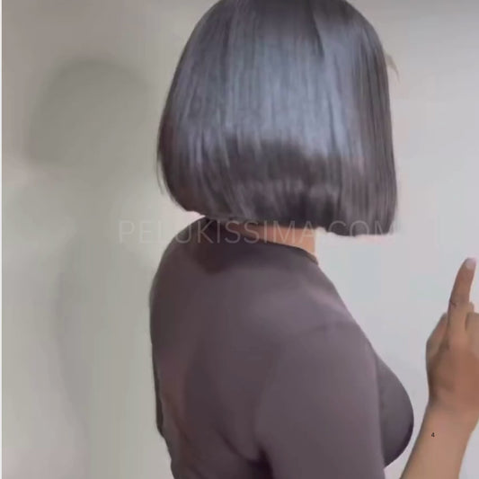 <video src="ruta-de-tu-imagen.jpg" 
     alt="Peluca bob negra 20 cm con cabello natural, estilo sofisticado y versátil" 
     title="Peluca negra bob de 25 cm – Cabello natural para un look moderno">
