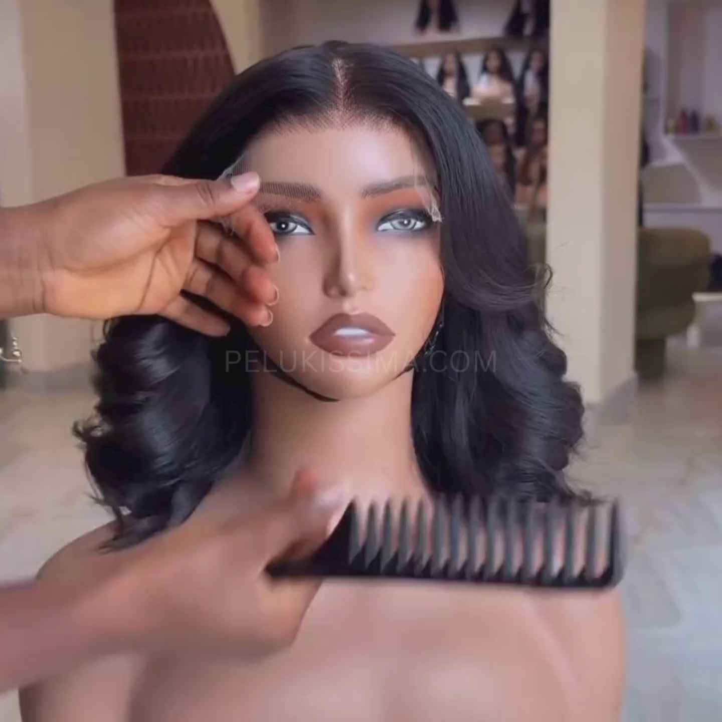 <video controls 
       title="Peluca de cabello natural negra ondulada con corte bob – Look elegante">
    <source src="ruta-de-tu-video.mp4" type="video/mp4">
    Tu navegador no soporta videos HTML5.
</video>
